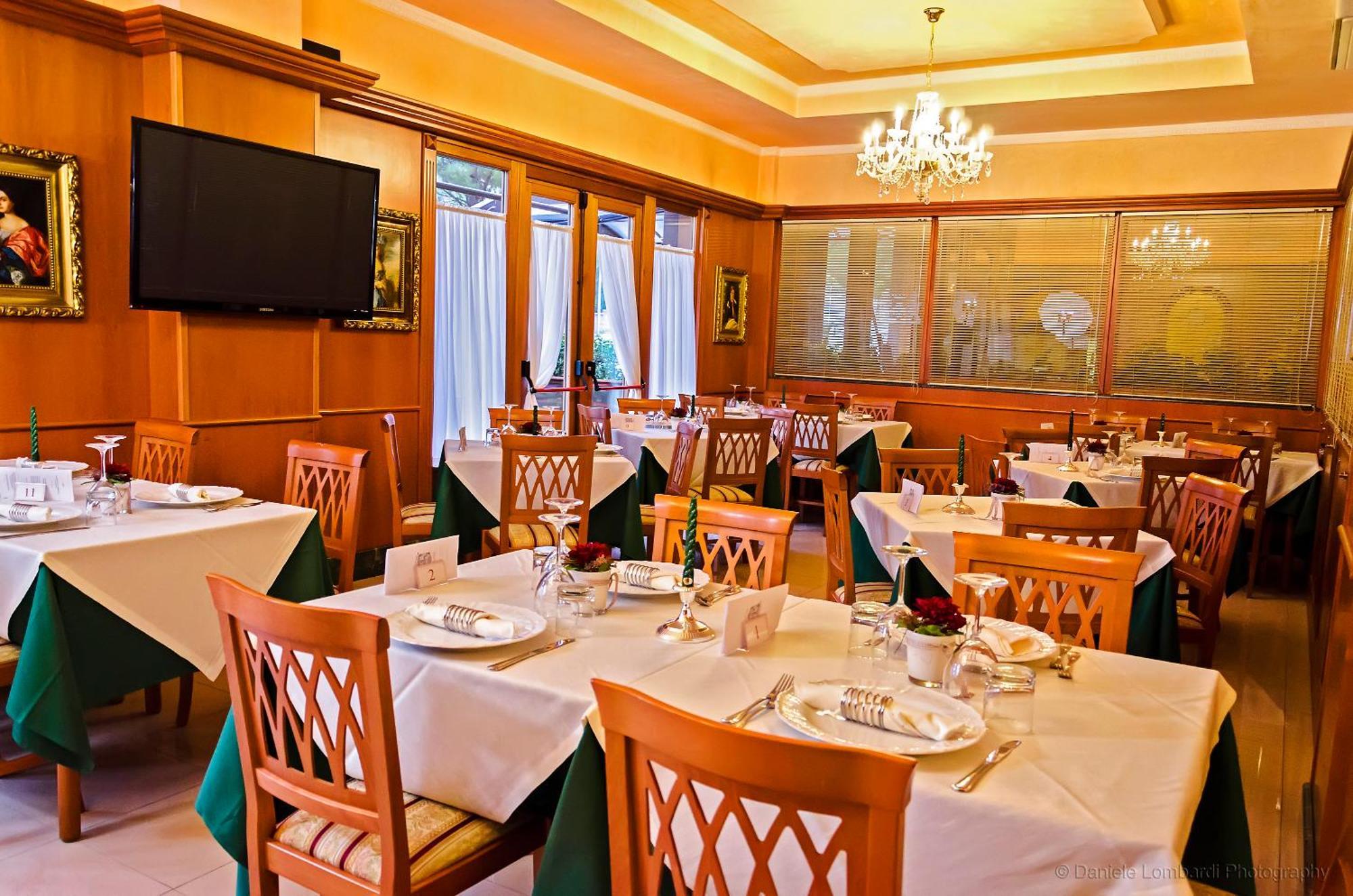 Hotel Sorriso Лучера Экстерьер фото